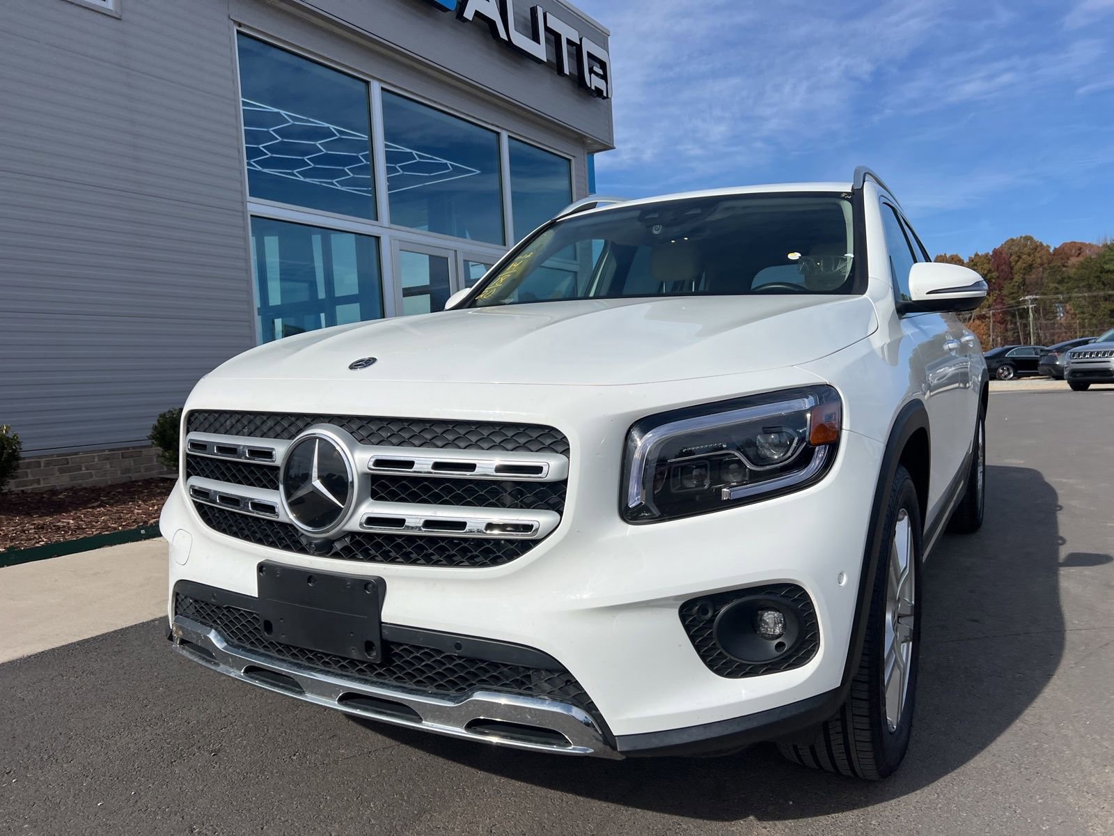 Used 2020 Mercedes-Benz GLB 250 4MATIC image 2
