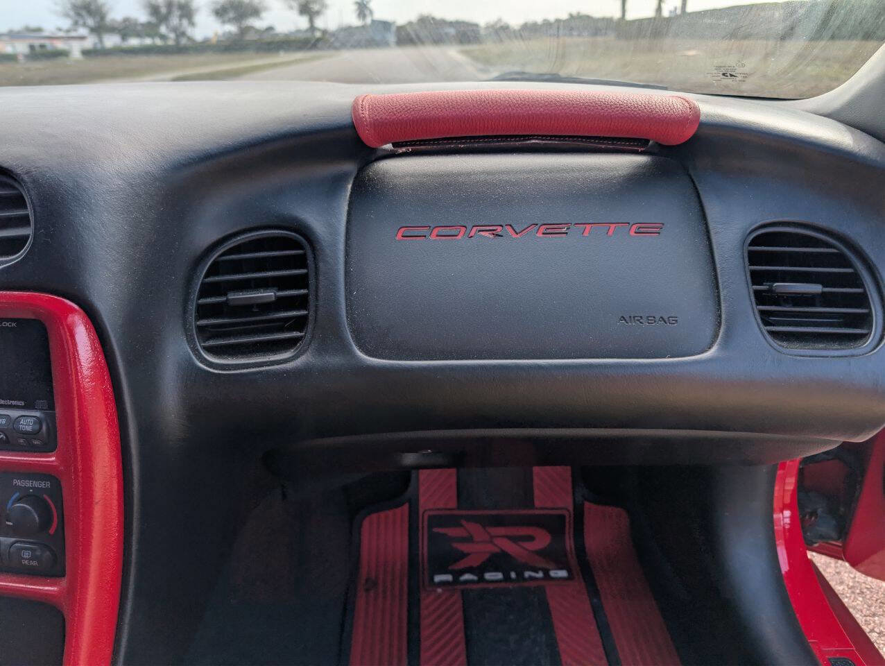 Used 2000 Chevrolet Corvette Coupe w/ Roof Pkg image 18