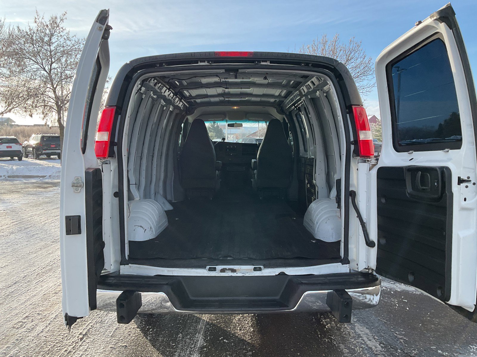 Used 2017 GMC Savana 2500 image 10