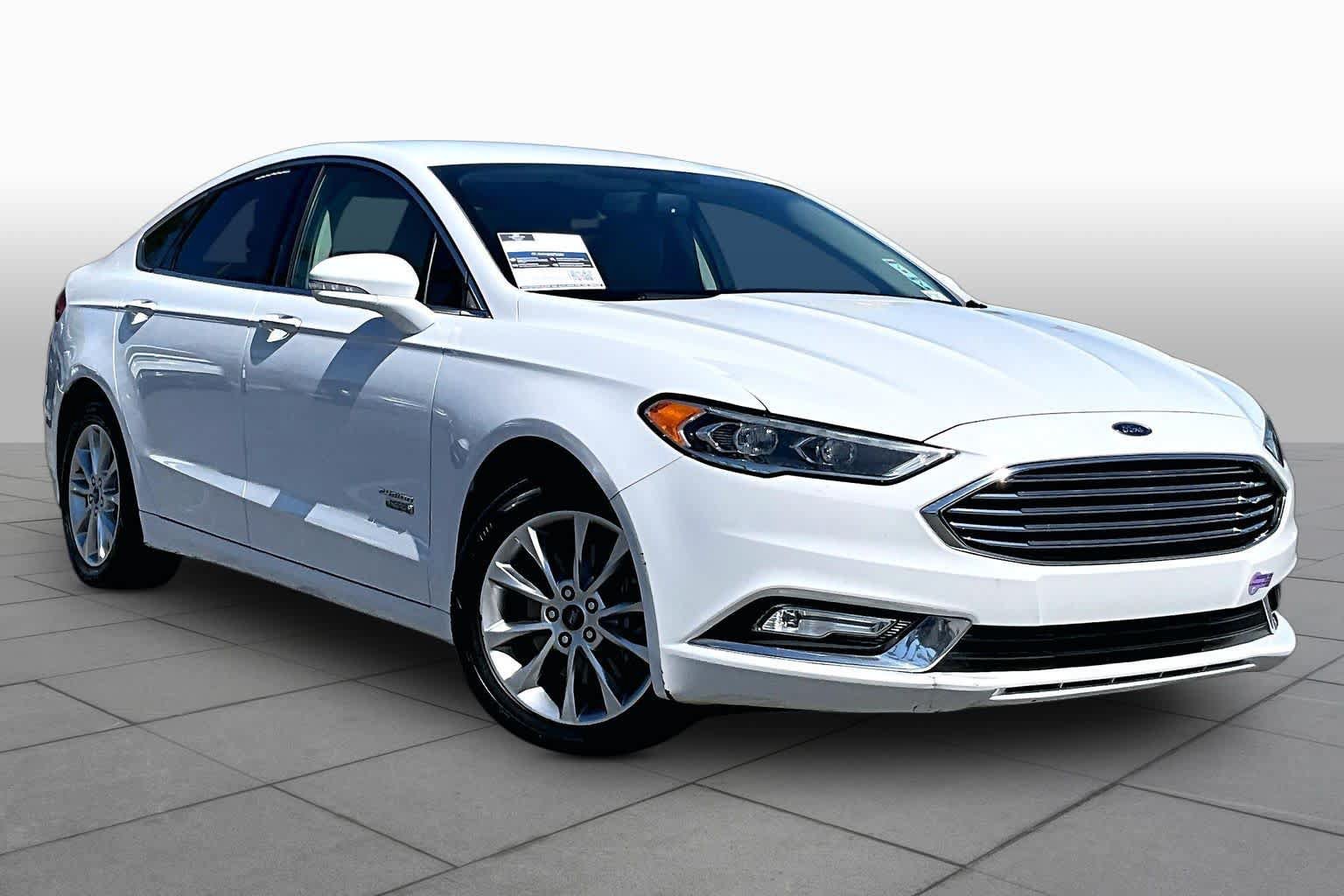 Used 2017 Ford Fusion Energi SE FWD image 2
