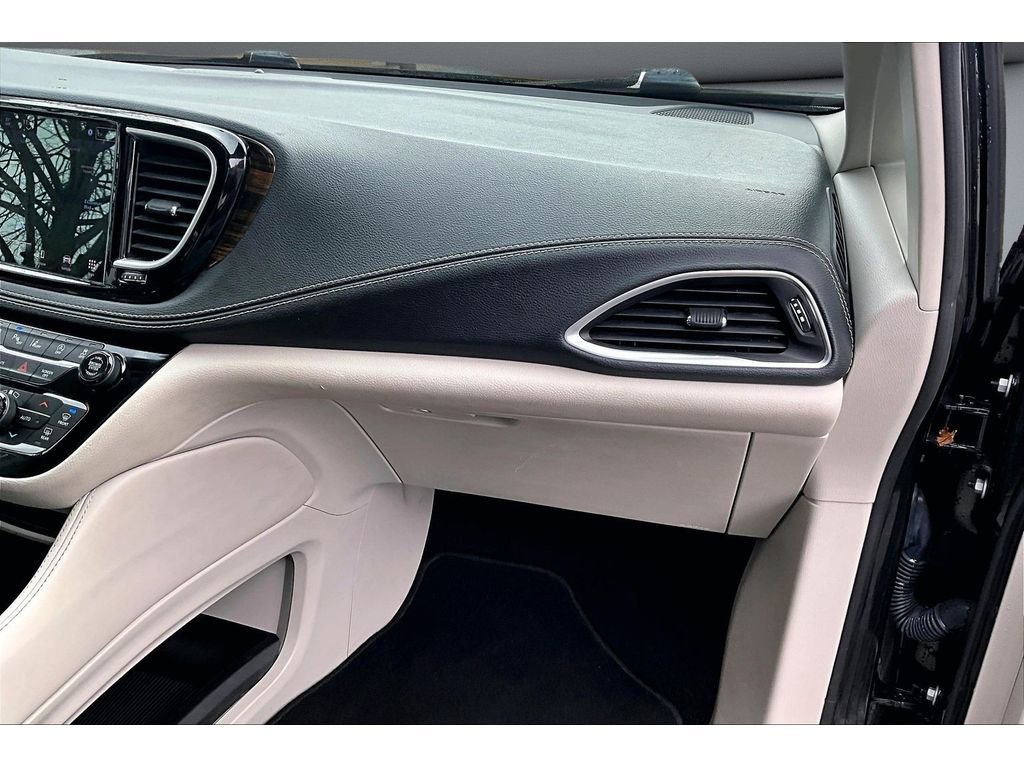 Used 2022 Chrysler Pacifica Limited image 18