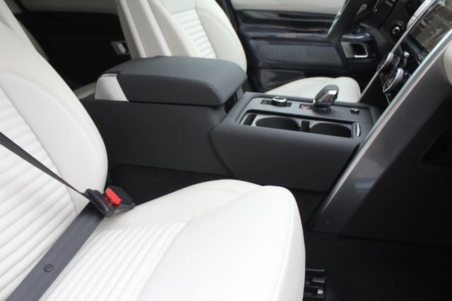 New 2025 Land Rover Discovery S image 3