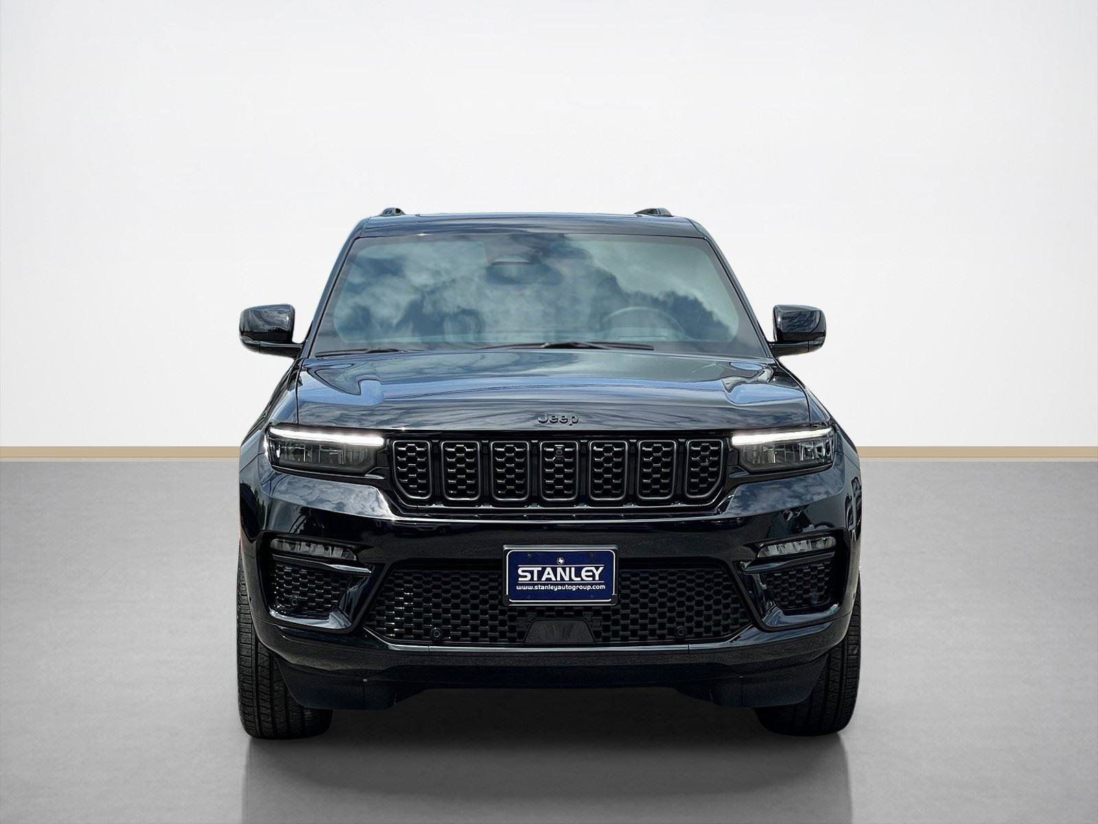 Used 2025 Jeep Grand Cherokee Summit w/ Adv Protech Group IV AWD/4WD image 2