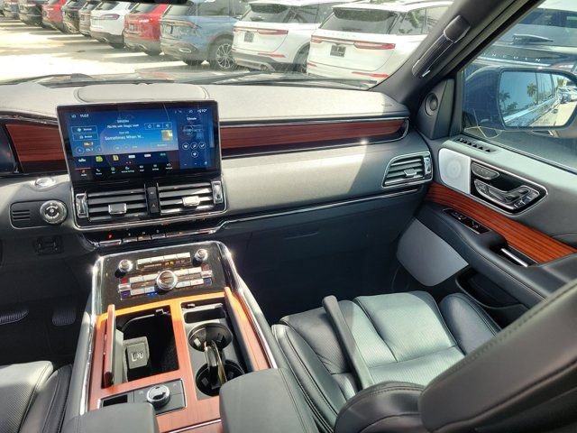 Certified 2024 Lincoln Navigator Reserve AWD/4WD image 22