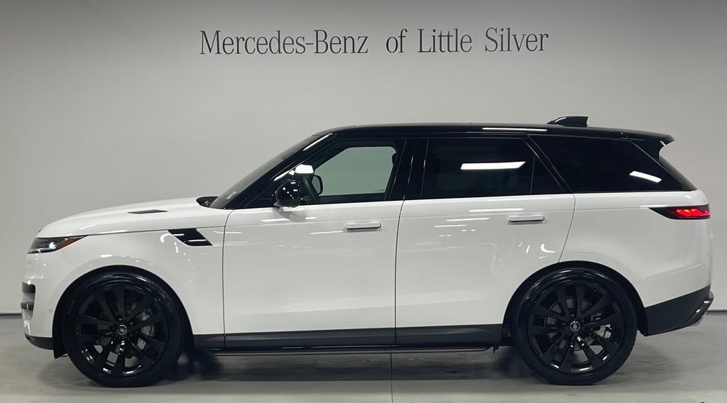Used 2025 Land Rover Range Rover Sport SE AWD/4WD image 2