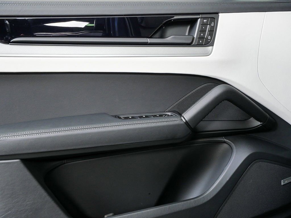 New 2026 Porsche Cayenne E-Hybrid image 6