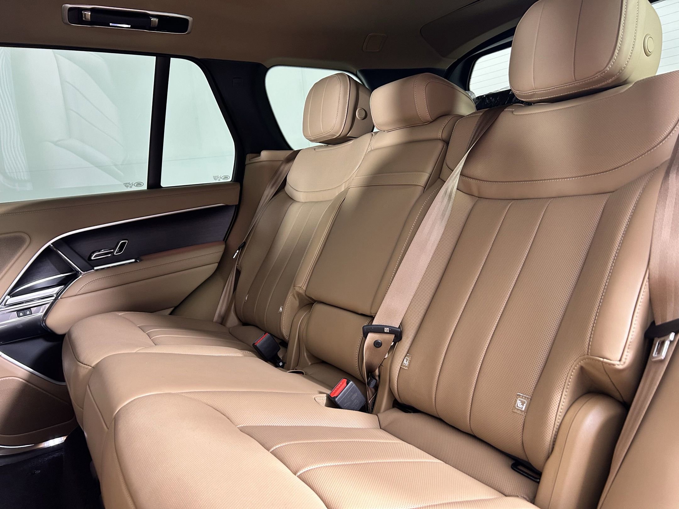 New 2025 Land Rover Range Rover SE image 18