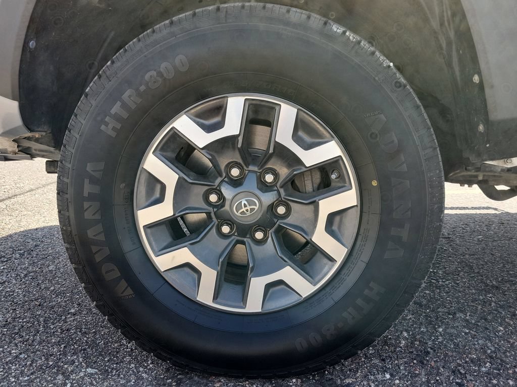 Used 2019 Toyota Tacoma TRD Off-Road w/ Technology Package AWD/4WD image 17