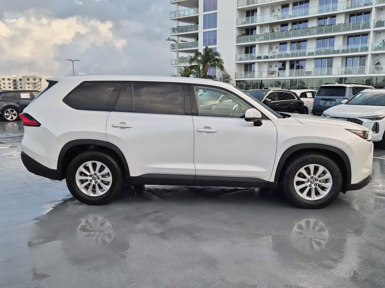Used 2024 Toyota Grand Highlander XLE image 7