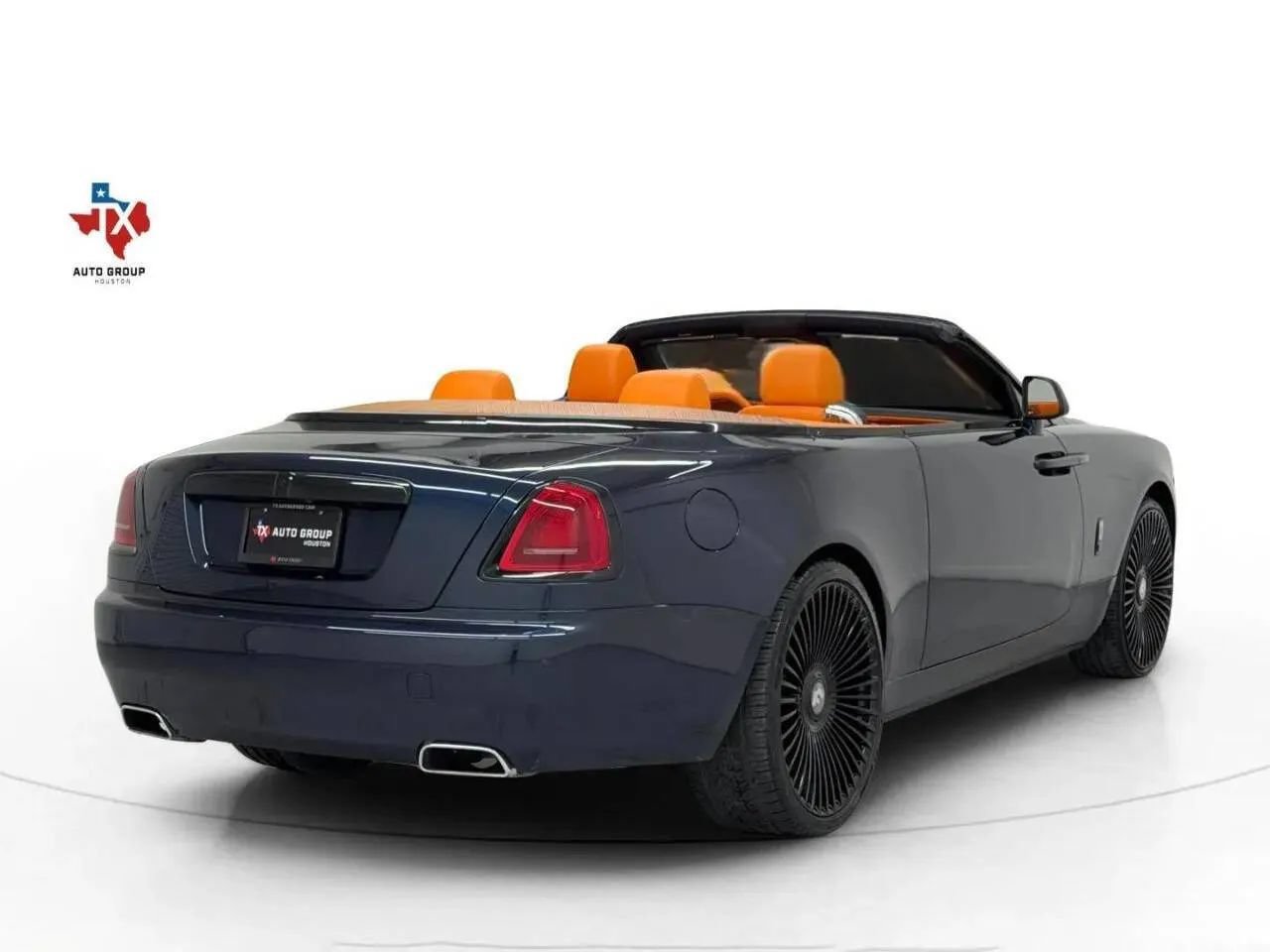 Used 2017 Rolls-Royce Dawn RWD image 6