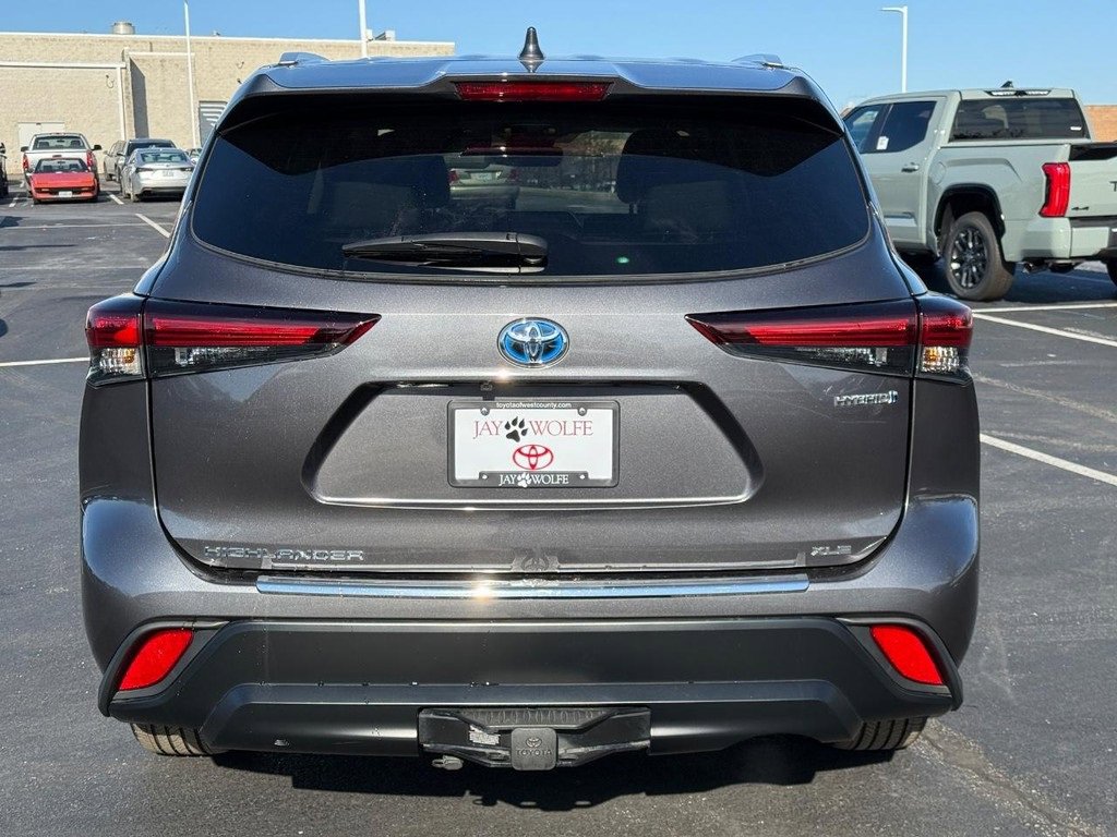 Certified 2024 Toyota Highlander XLE image 7