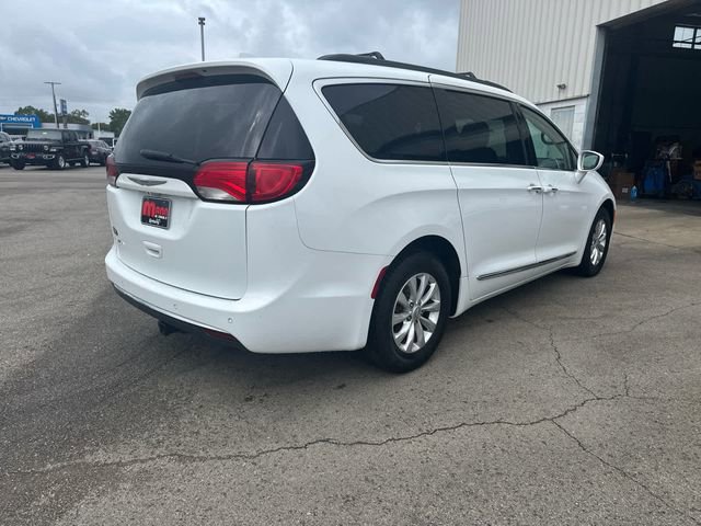 Used 2017 Chrysler Pacifica Touring-L FWD image 30