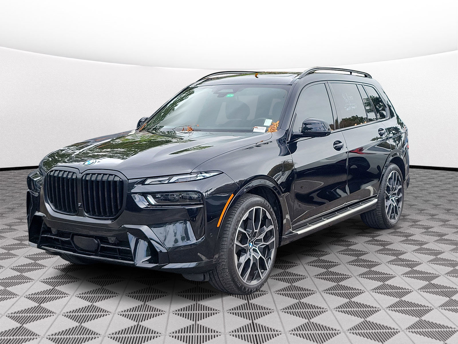 Used 2024 BMW X7 xDrive40i w/ Executive Package image 2