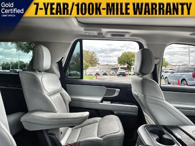 Used 2025 Ford Expedition Platinum w/ Driver's Package AWD/4WD image 17