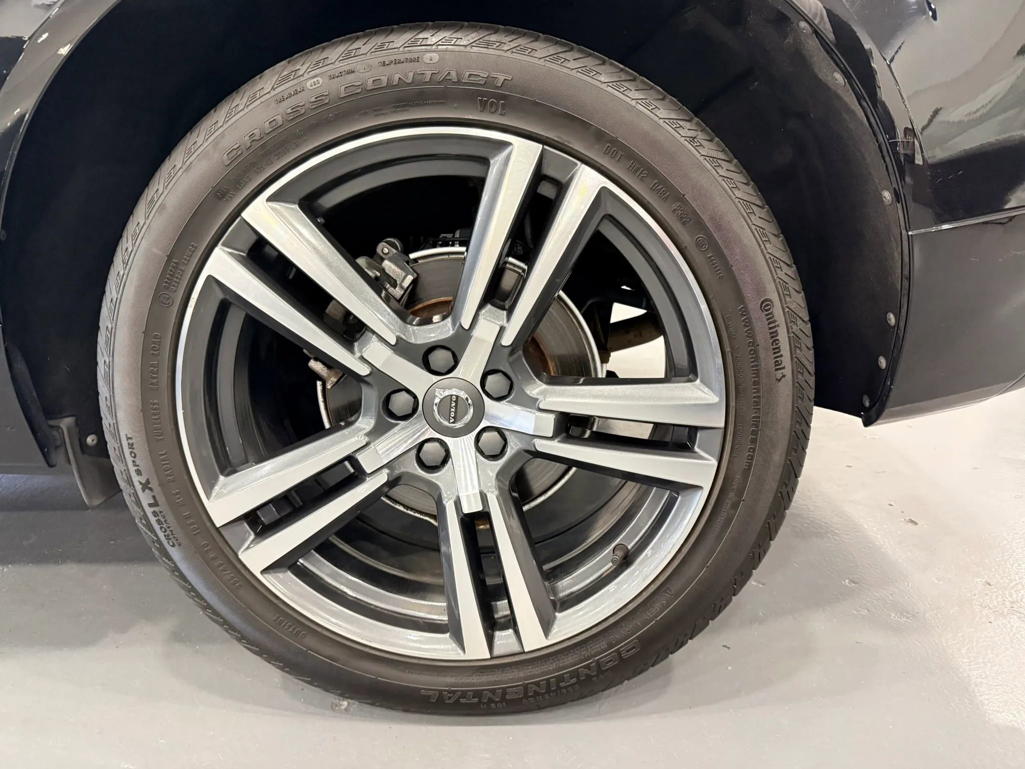 Used 2018 Volvo XC60 T5 Momentum w/ Vision Package AWD/4WD image 38