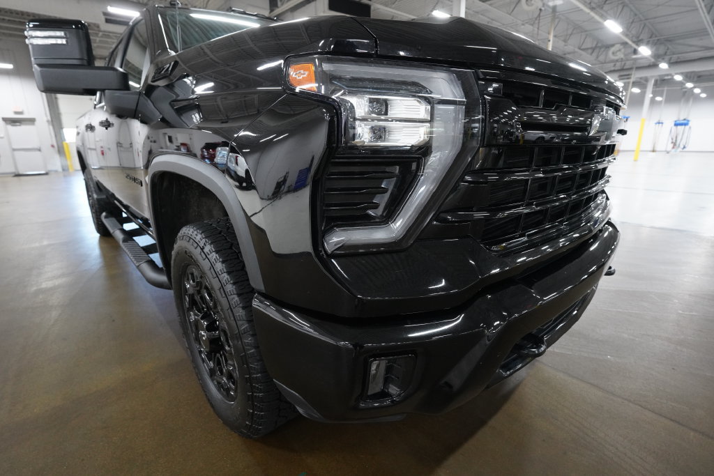 Used 2024 Chevrolet Silverado 2500 LT w/ Midnight Edition AWD/4WD image 19