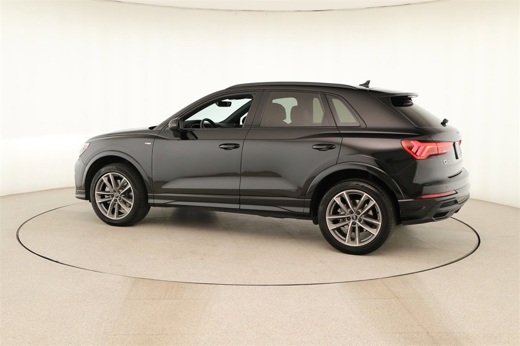 Certified 2025 Audi Q3 2.0T Premium w/ Convenience Package image 3