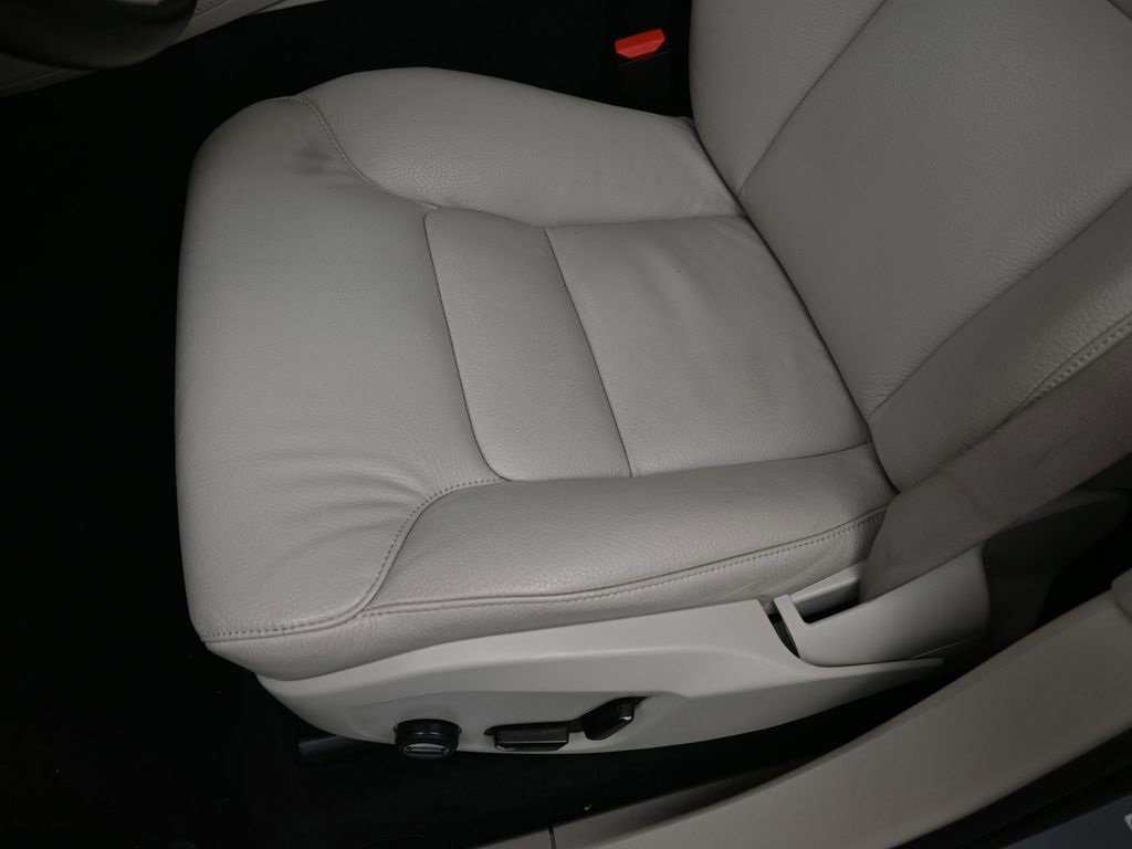 Certified 2024 Volvo XC90 B5 Plus w/ Protection Package Premier image 22