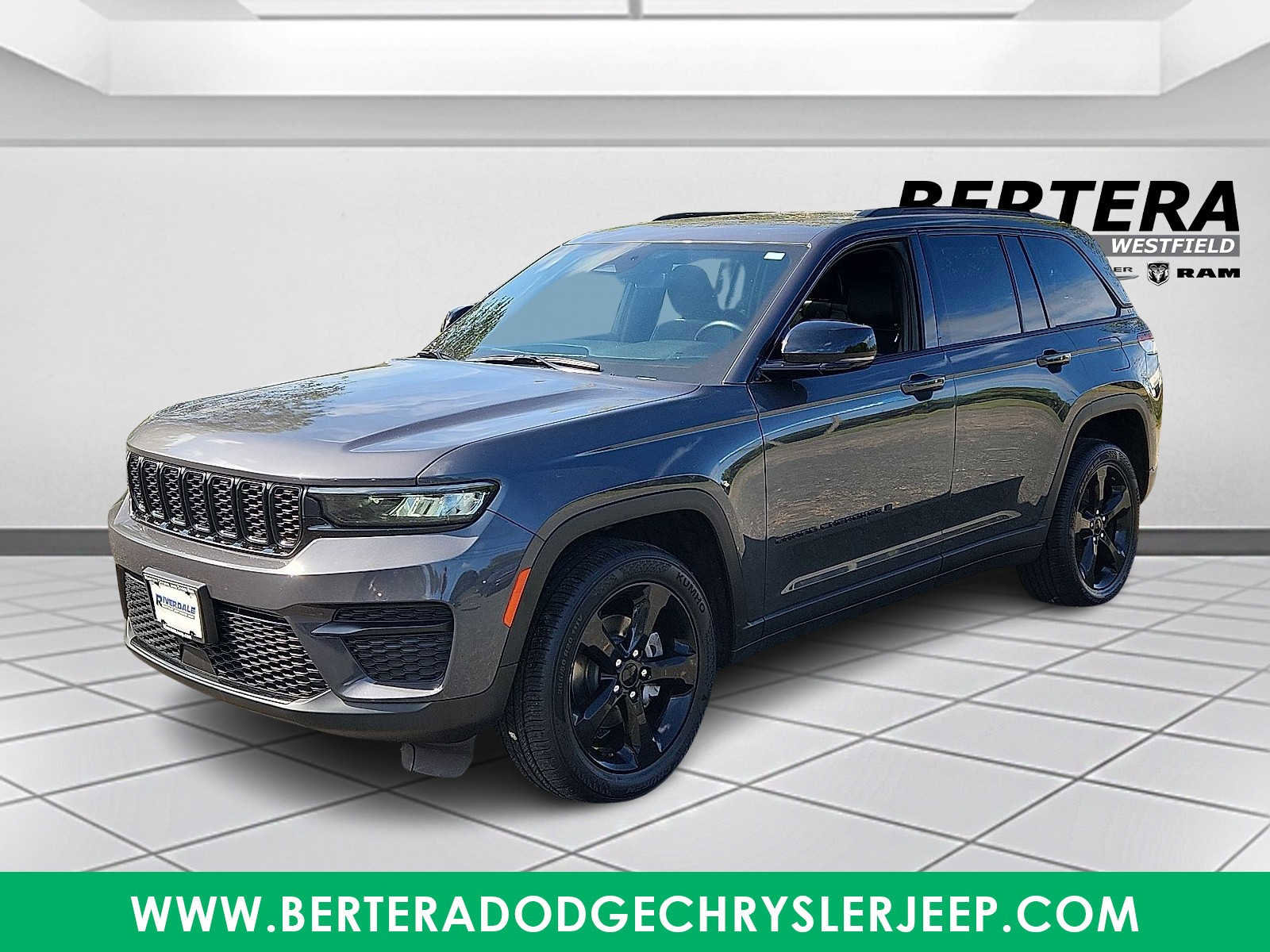 Used 2022 Jeep Grand Cherokee Altitude image 3