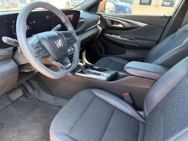 Used 2025 Buick Envista Preferred w/ Convenience II Package FWD image 18