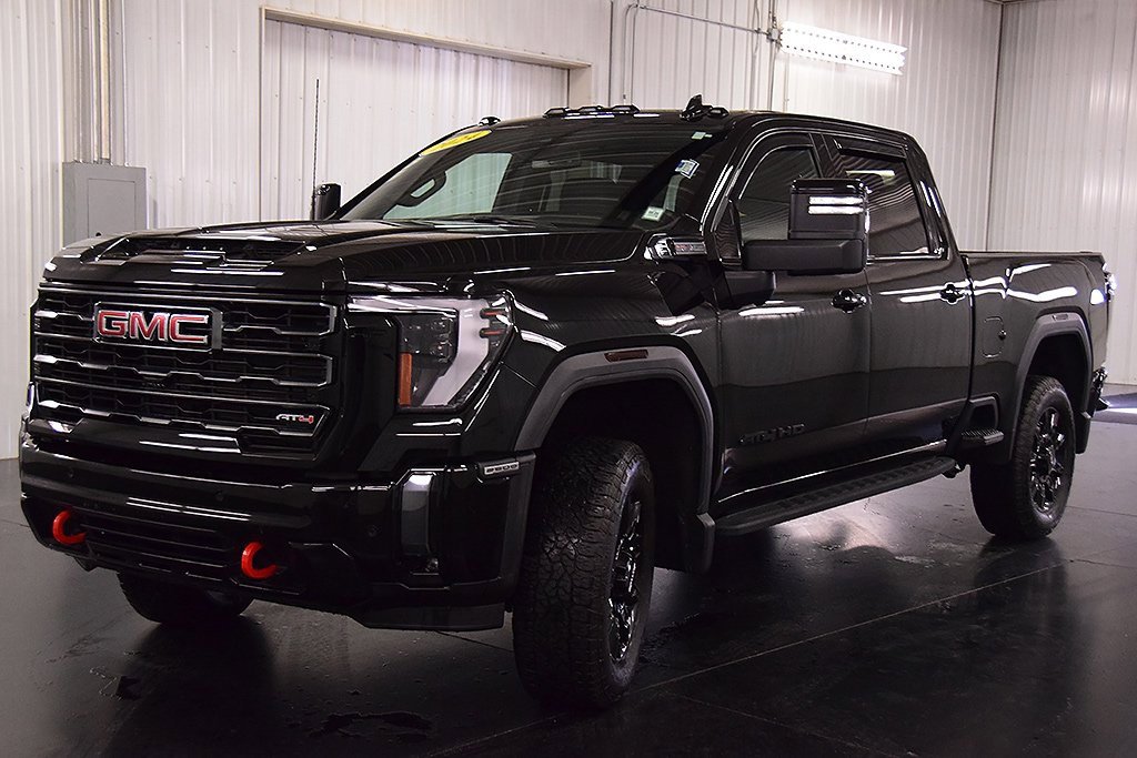Used 2024 GMC Sierra 2500 AT4 w/ AT4 Preferred Package image 3