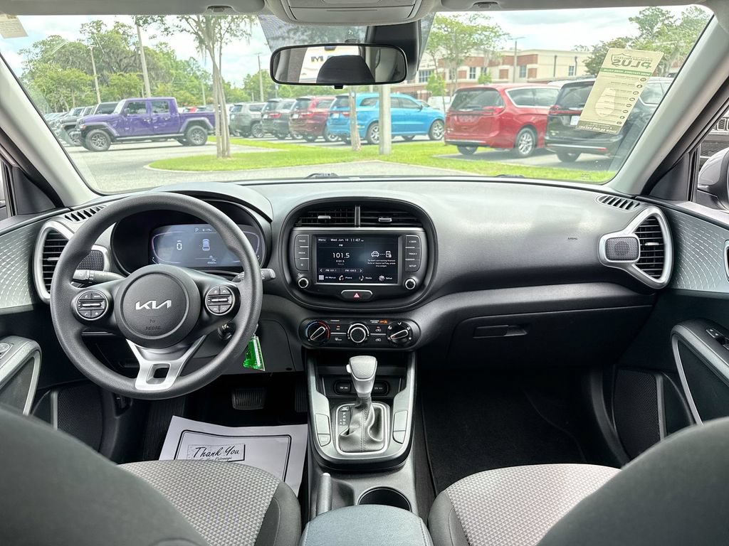 Used 2024 Kia Soul LX w/ Option Group 015 FWD image 25