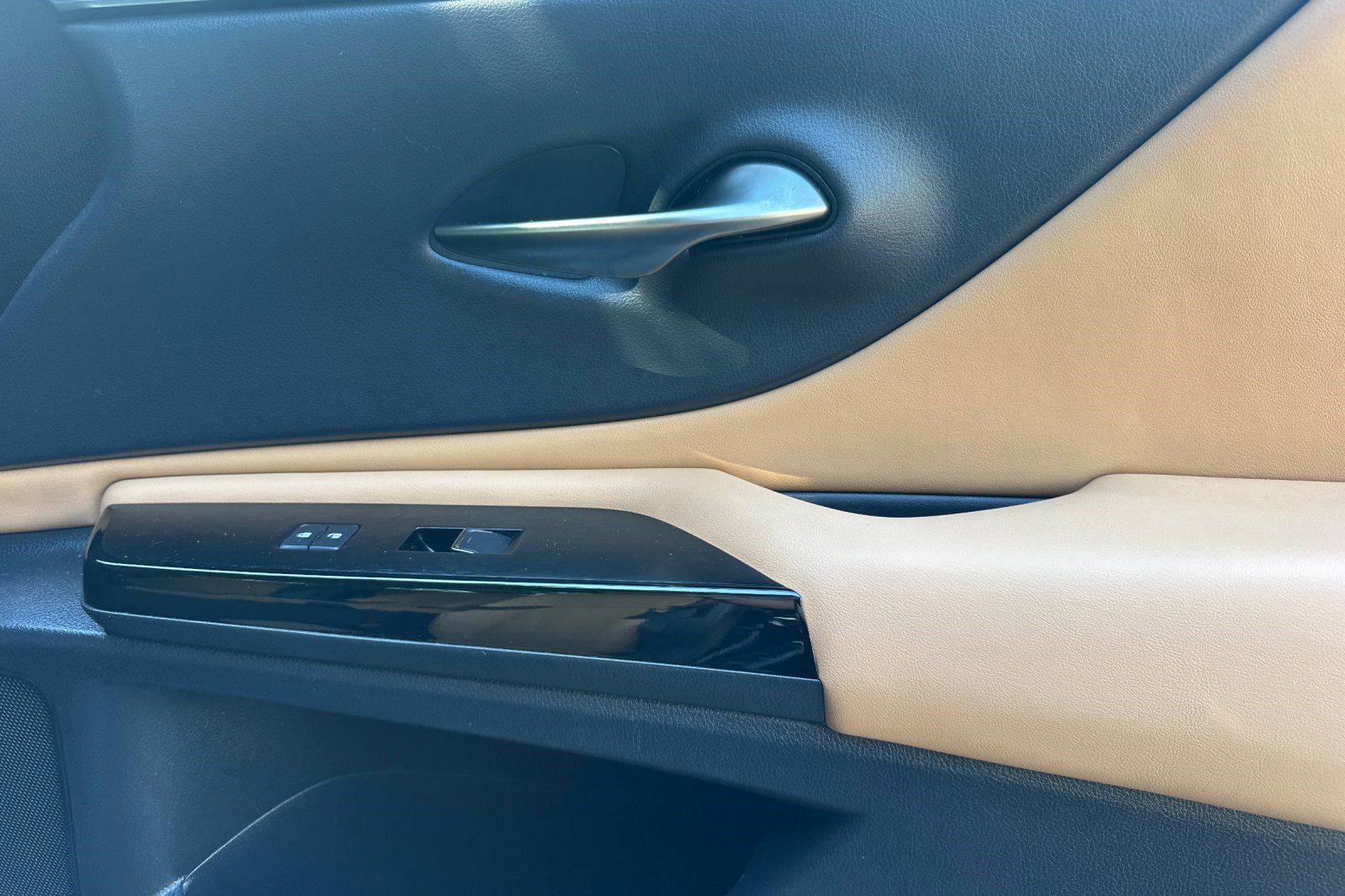 Certified 2022 Lexus ES 350 w/ Premium Package image 19