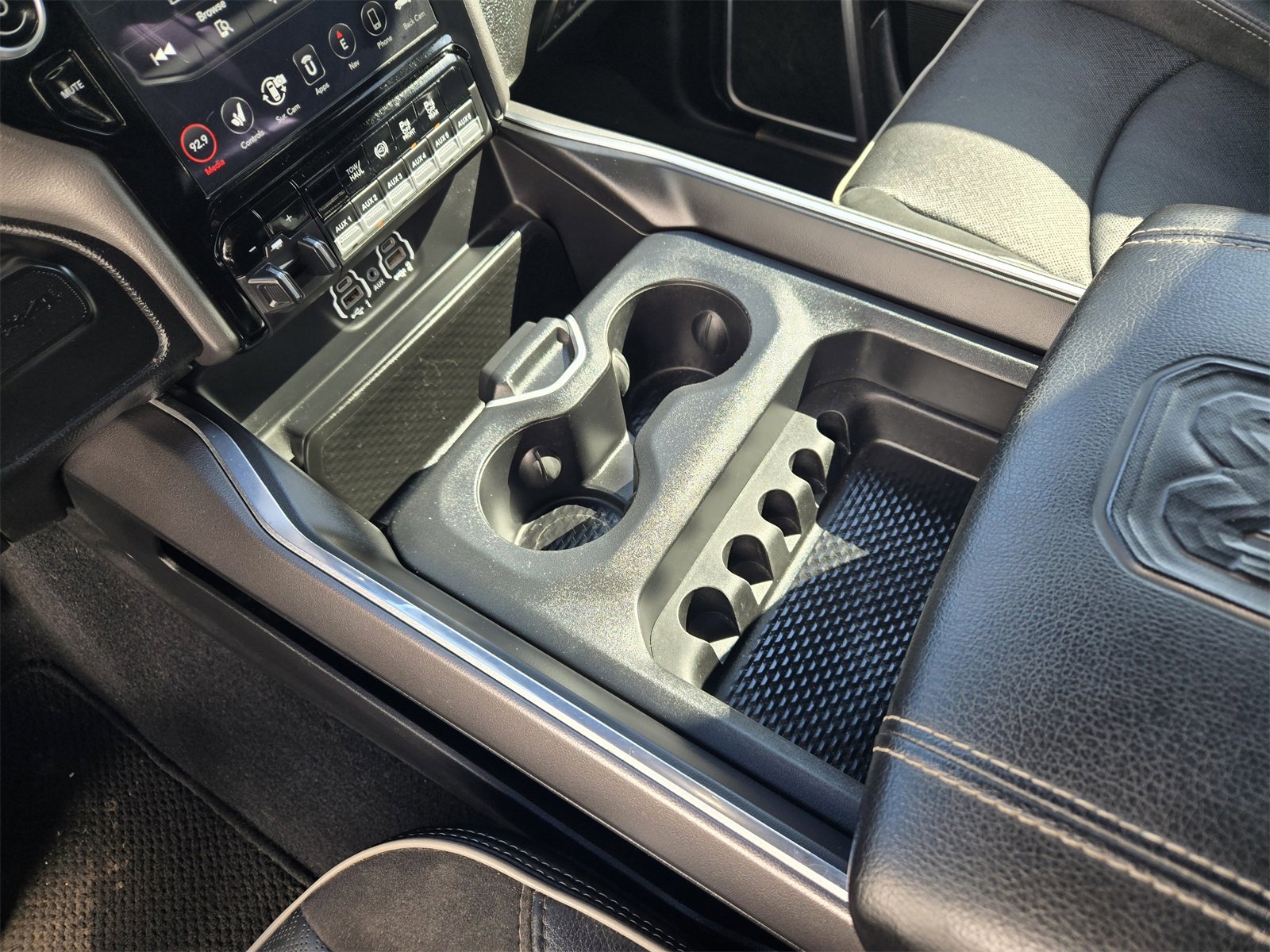 Used 2020 RAM 3500 Laramie w/ Night Edition image 18