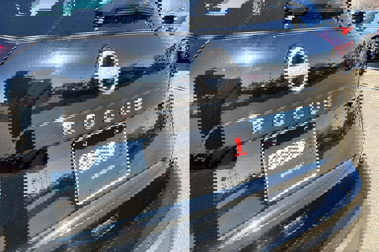 Used 2025 Nissan Rogue SV image 31