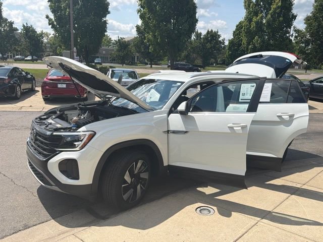 Used 2025 Volkswagen Atlas Cross Sport SE AWD/4WD image 10