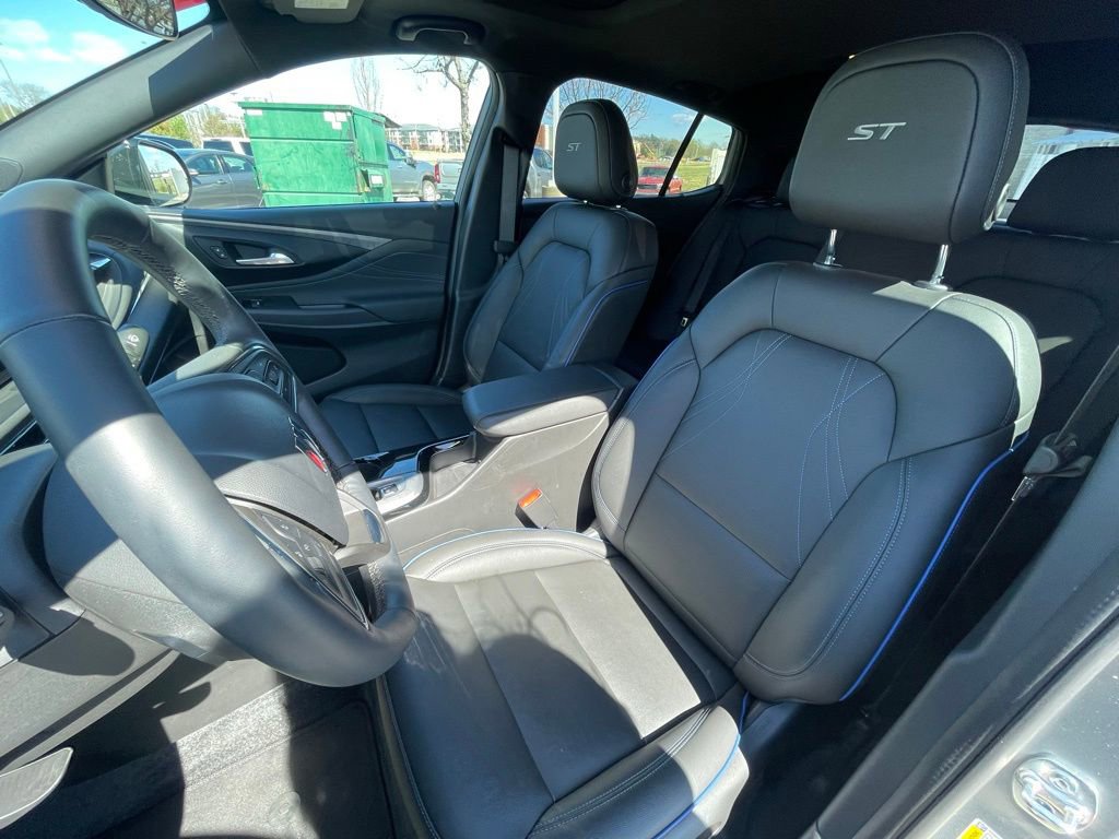 Used 2025 Buick Envista Sport Touring w/ Convenience I Package image 22