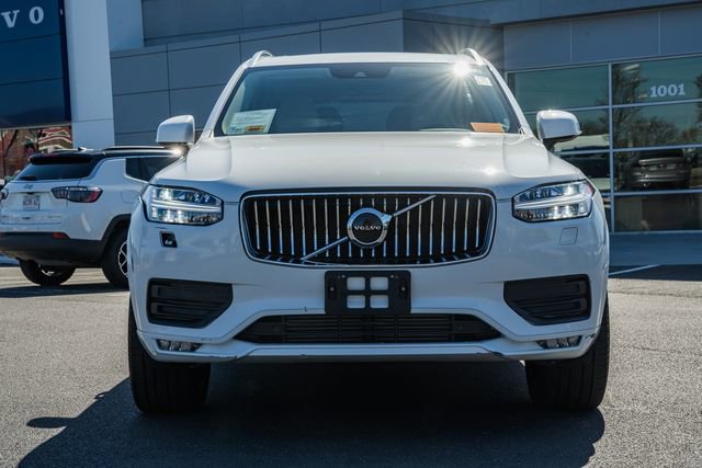 Certified 2022 Volvo XC90 T6 Momentum w/ Climate Package image 2