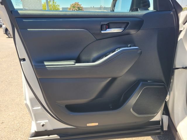 Used 2023 Toyota Highlander Limited AWD/4WD image 18