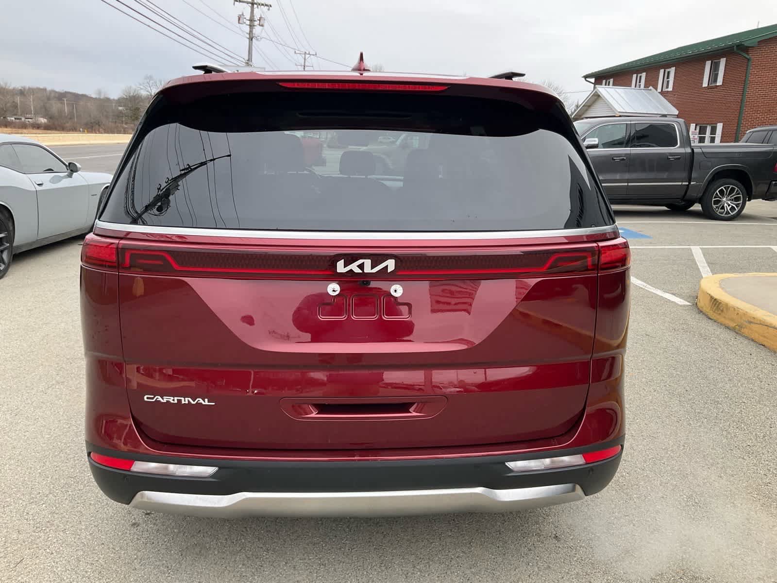 Used 2023 Kia Carnival SX Prestige FWD image 5