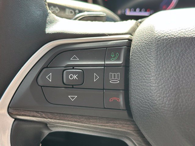 Used 2022 Jeep Grand Cherokee L Limited AWD/4WD image 16