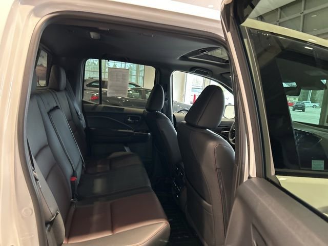 Used 2025 Honda Ridgeline Black Edition image 17