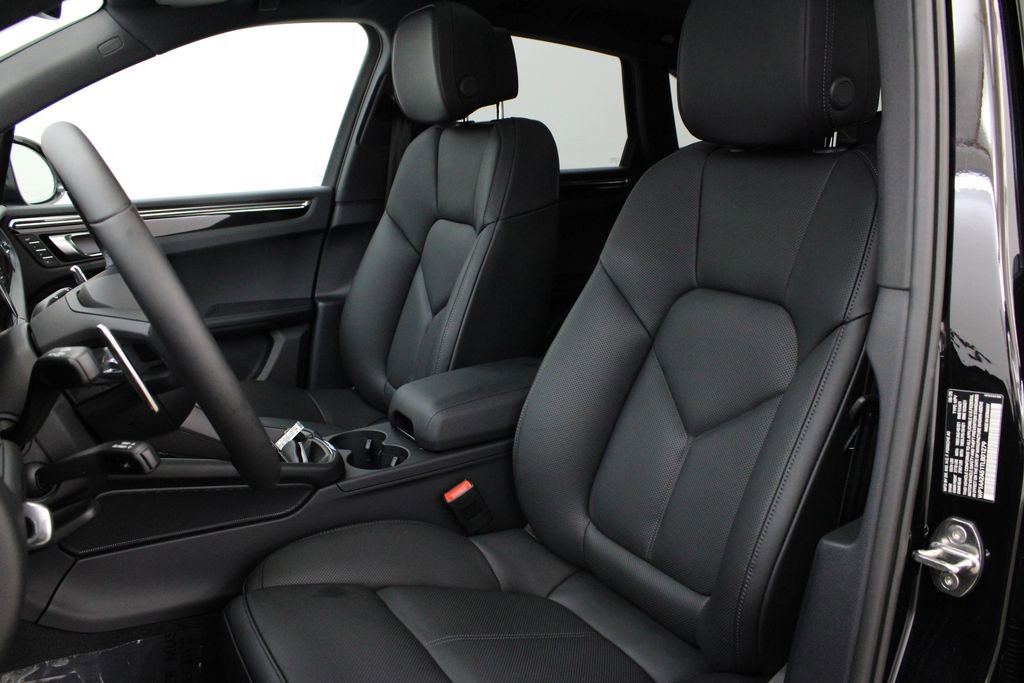 New 2026 Porsche Macan image 5