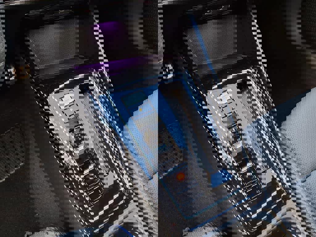 Used 2024 Volkswagen Golf R image 23