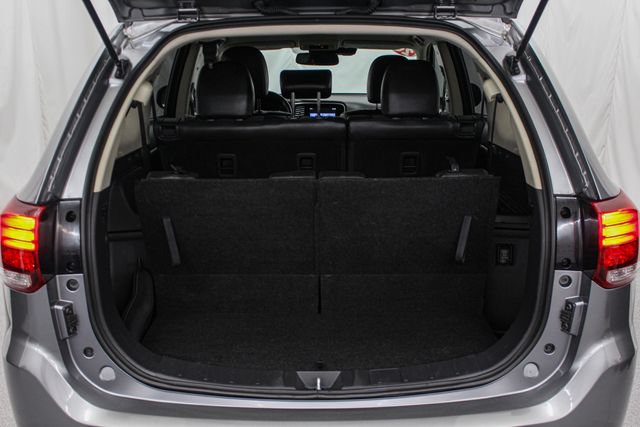 Used 2020 Mitsubishi Outlander SE FWD image 12