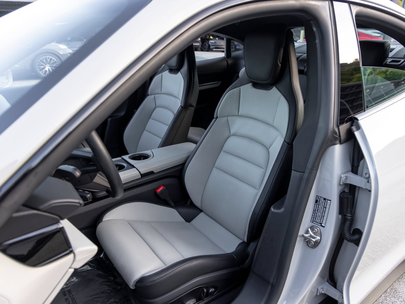 Certified 2025 Porsche Taycan AWD/4WD image 5