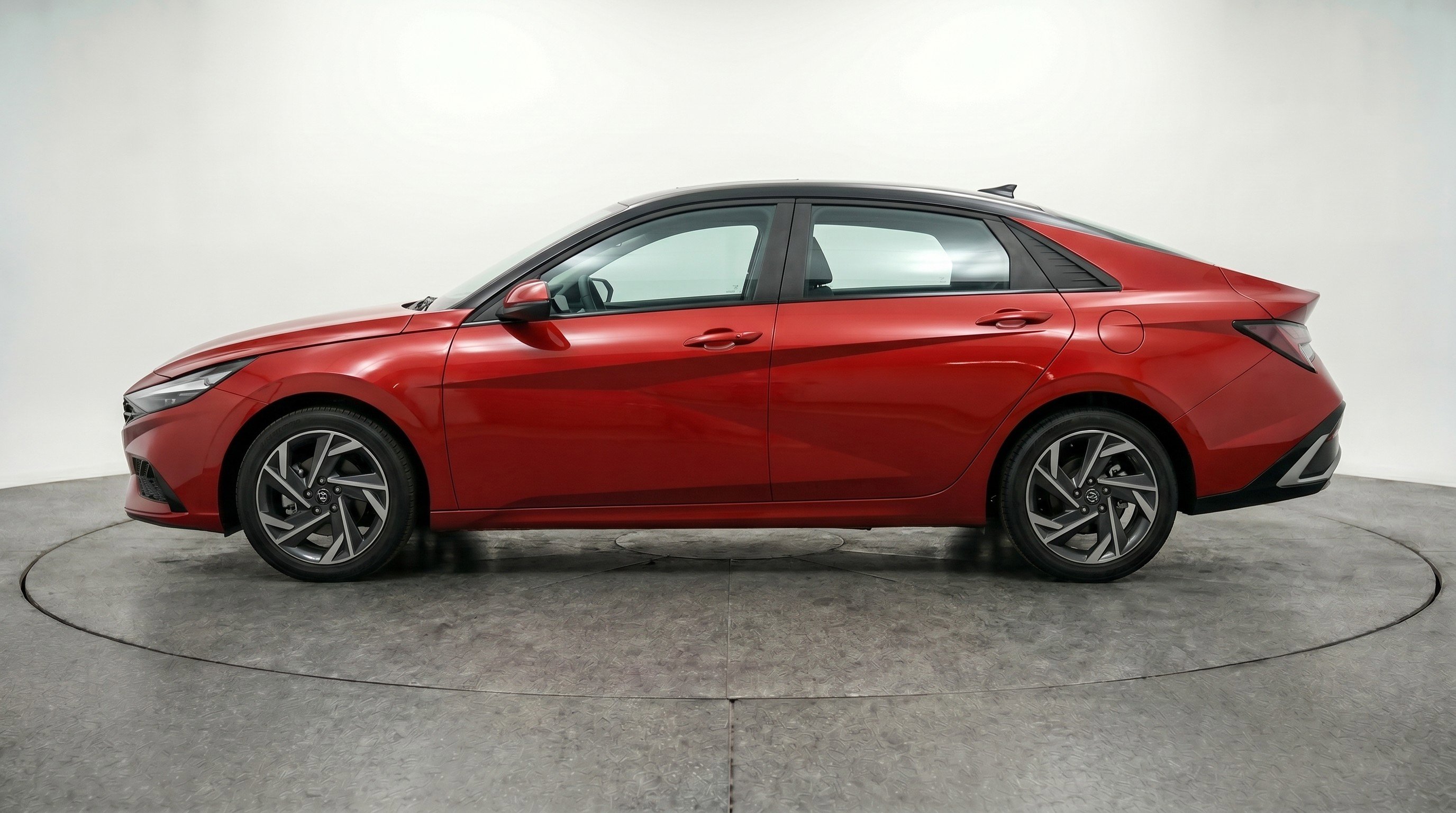 Used 2025 Hyundai Elantra SEL FWD image 5
