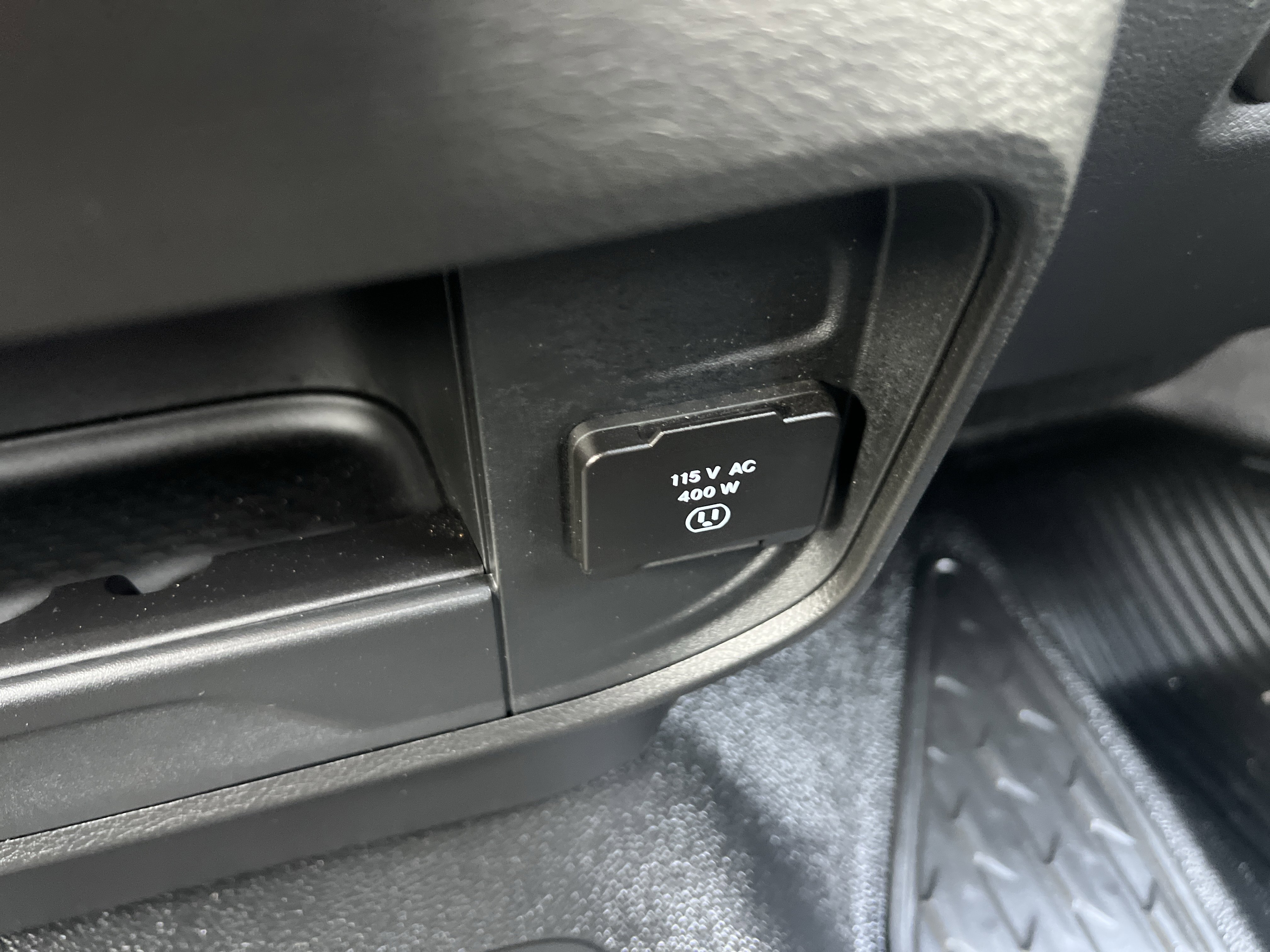 Used 2025 RAM 5500 4x4 Regular Cab image 22