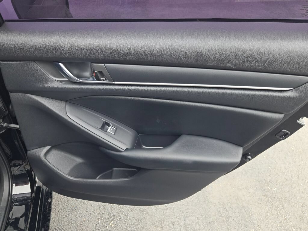 Used 2018 Honda Accord Sport image 10