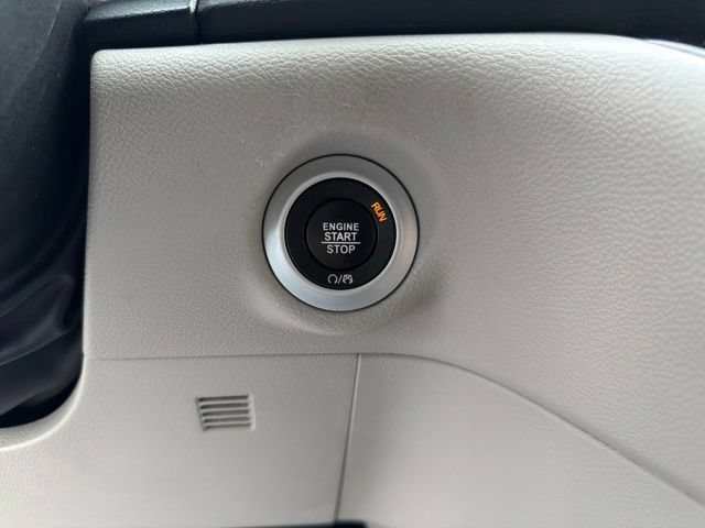 Used 2024 Chrysler Pacifica Touring-L FWD image 19