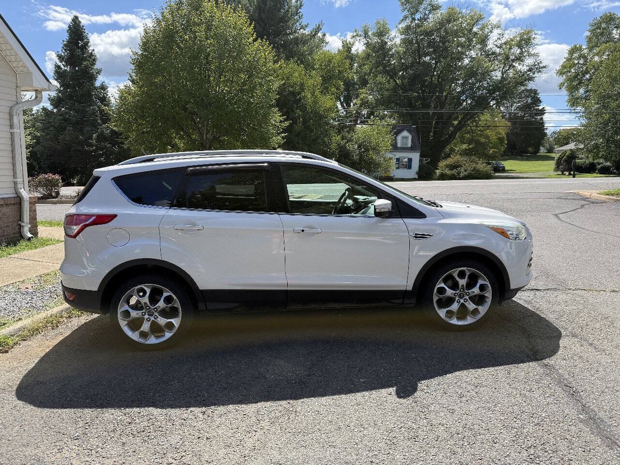 Used 2015 Ford Escape Titanium w/ Equipment Group 301A AWD/4WD image 10