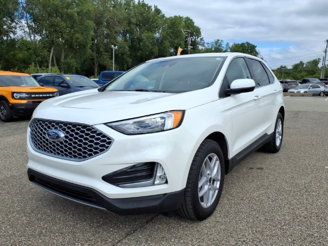 Certified 2024 Ford Edge SEL w/ Convenience Package AWD/4WD image 3