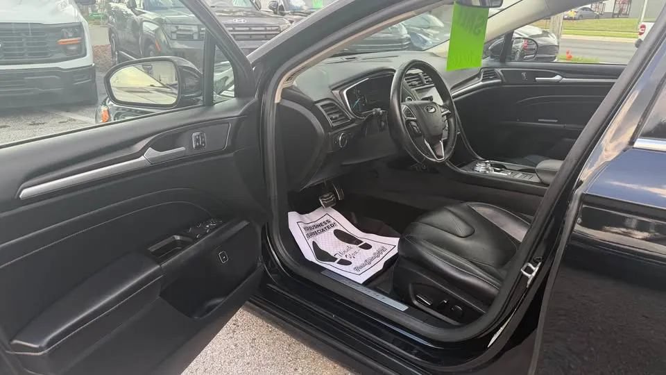 Used 2017 Ford Fusion Energi Titanium FWD image 10