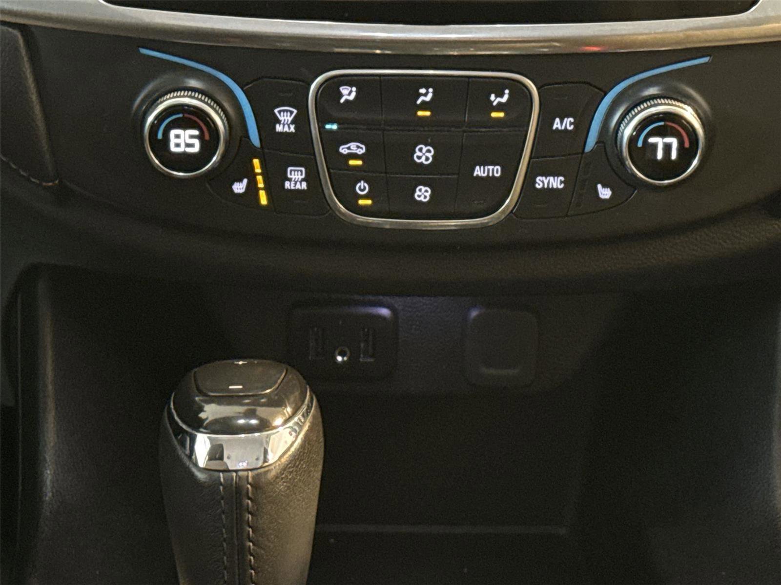 Used 2020 Chevrolet Traverse LT w/ Driver Confidence II Package image 16