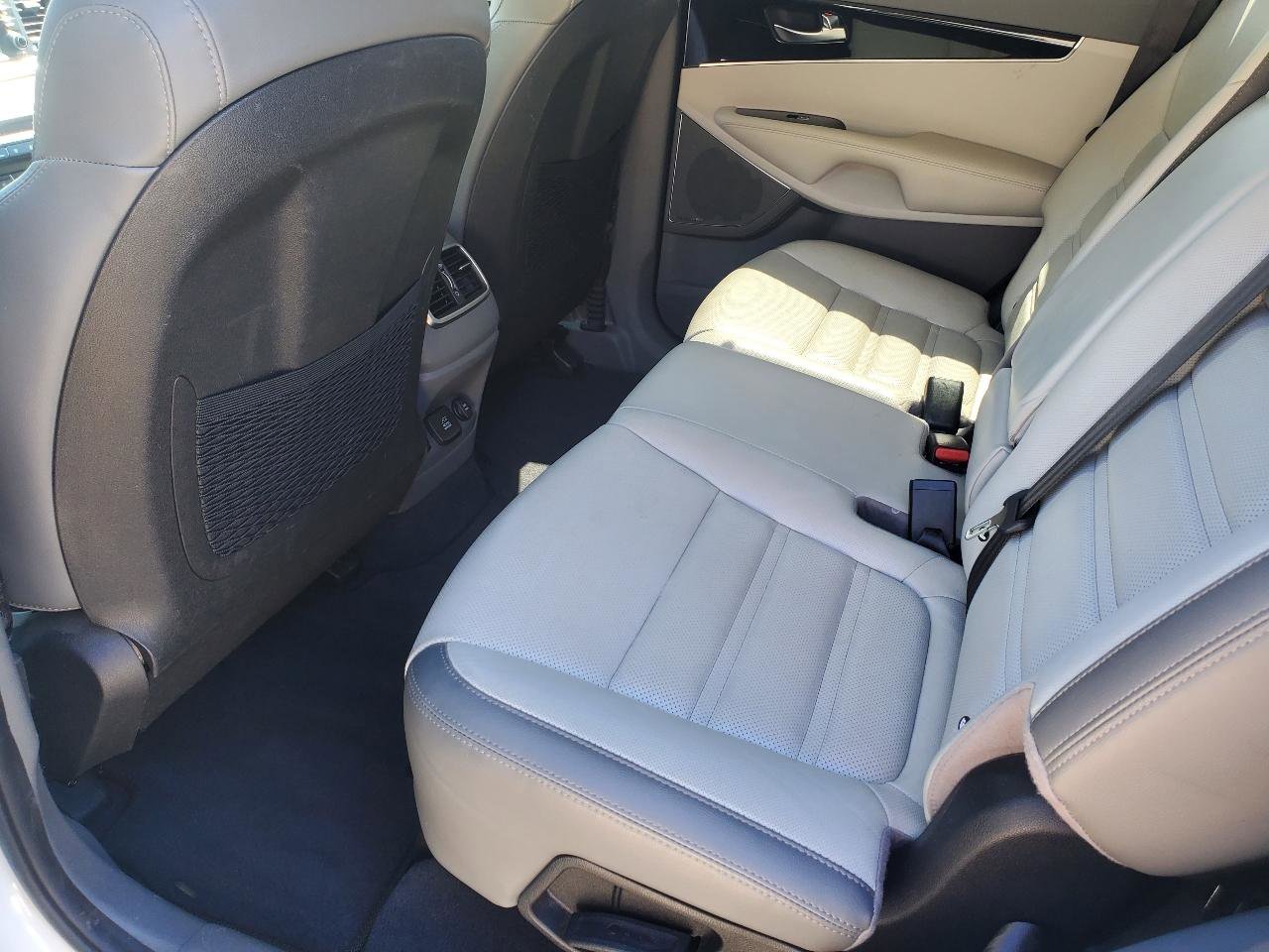 Used 2019 Kia Sorento SX w/ SX Touring Package image 16