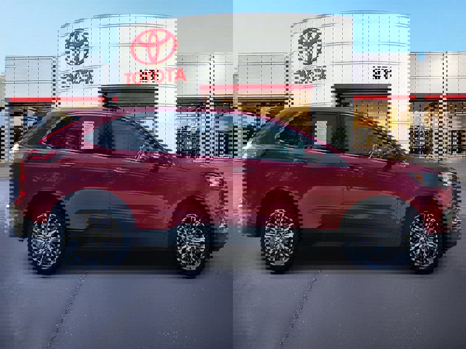 Used 2023 Ford Edge Titanium w/ Equipment Group 301A image 4